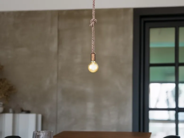 Rustikales LED Schnurpendel aus Hanfseil mit Knoten, Höhe 150cm