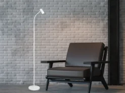 Schmale Stehlampe TARYN Weiß mit flexibel einstellbarem Spot, Höhe 133,5cm