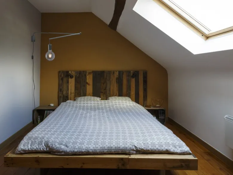 Schwenkbare LED Wandlampe - schwarze Kabelleuchte mit Schnurschalter & Stecker