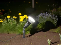 Schwenkbarer Gartenstrahler CACERES mit Erdspieß & 2 Meter Anschlusskabel
