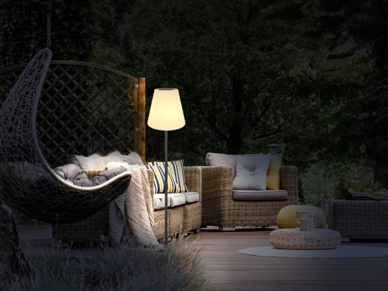 Solar & Akku Stehlampe mit Fernbedienung, auch per USB ladbar, Höhe 150cm