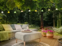 Solarbetriebene LED Outdoor Lichterkette mit 10 bunten Schirmen, Länge 3,6 Meter