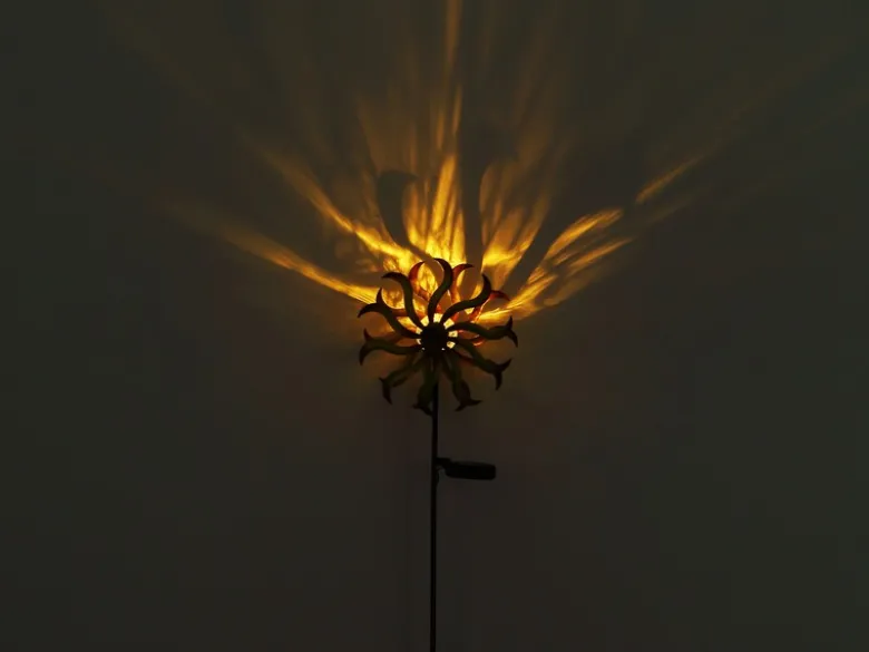 Solar Gartenstecker Windrad mit Erdspieß in Orange-Gelb & Kupfer, Höhe 92cm