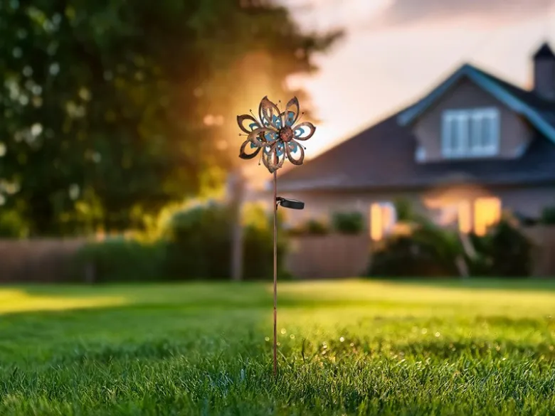 Solar Gartenstecker Windrad mit Erdspieß in Kupfer patiniert & Blau, Höhe 92cm