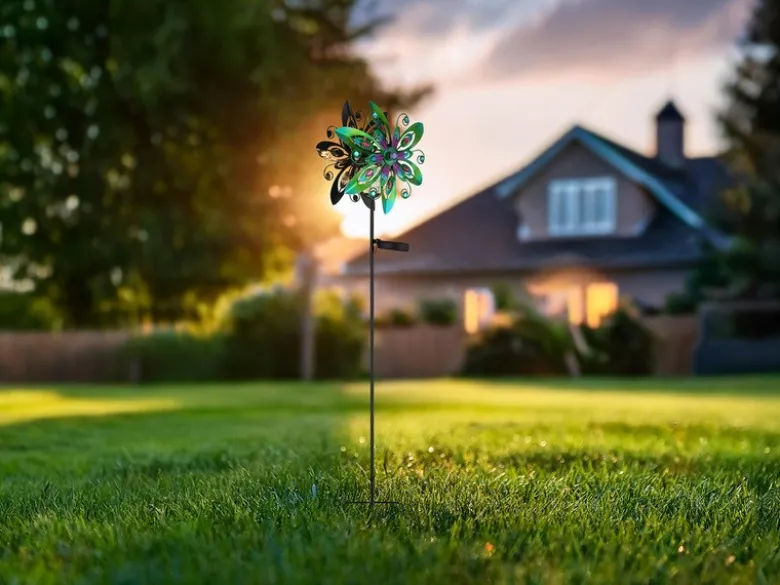 Solar Gartenstecker Windspiel mit Erdspieß aus Metall Bunt, Höhe 124cm