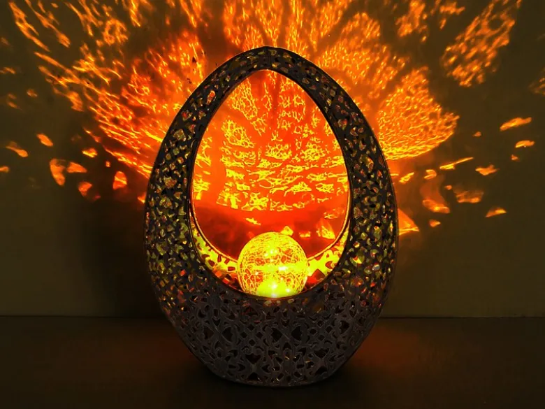 Solarleuchte mit Crackleglas Kugel, Dekorstanzungen Bronzefarben, Höhe 27,5cm
