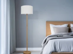 Stehlampe KORBA mit Holz Fuß & Stoff Lampenschirm Weiß, Höhe 162cm