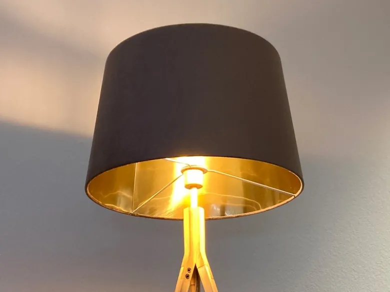 Stehlampe mit Holz Dreibein & E27 Samt Lampenschirm Braun Gold, Höhe 157cm