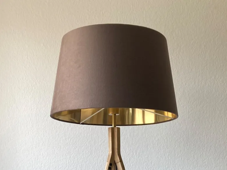 Stehlampe mit Holz Dreibein & E27 Samt Lampenschirm Braun Gold, Höhe 157cm