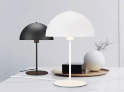 Tischleuchte NOLA aus Metall Schwarz, Lampenschirm innen Gold, Höhe 30cm