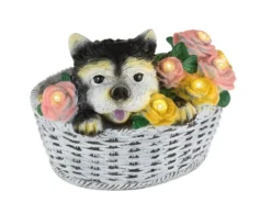 Verspielte LED Deko Solarleuchte Hund und Blumen im Korb, Höhe 13,5cm