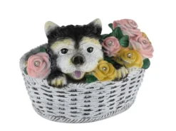Verspielte LED Deko Solarleuchte Hund und Blumen im Korb, Höhe 13,5cm