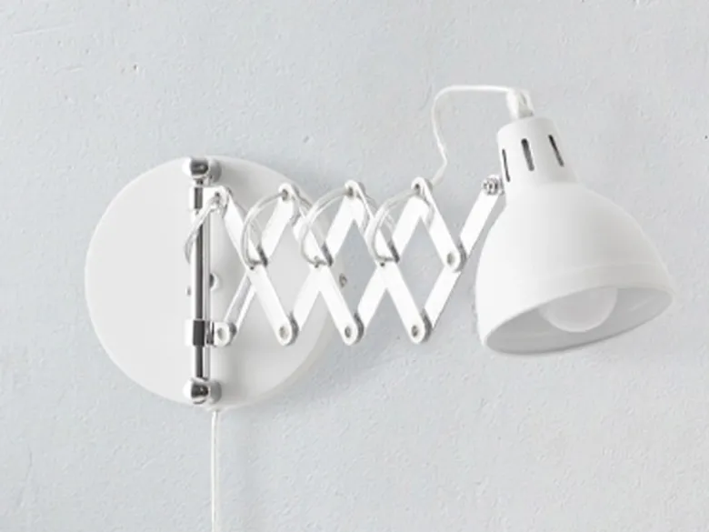 Verstellbare LED Wandleuchte mit Scherengelenk aus Metall in Weiß matt