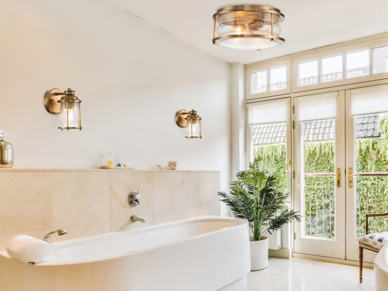 Wandlaterne ASHLAND BAY in Messing für Badezimmer & Wohnraum, Höhe 21cm