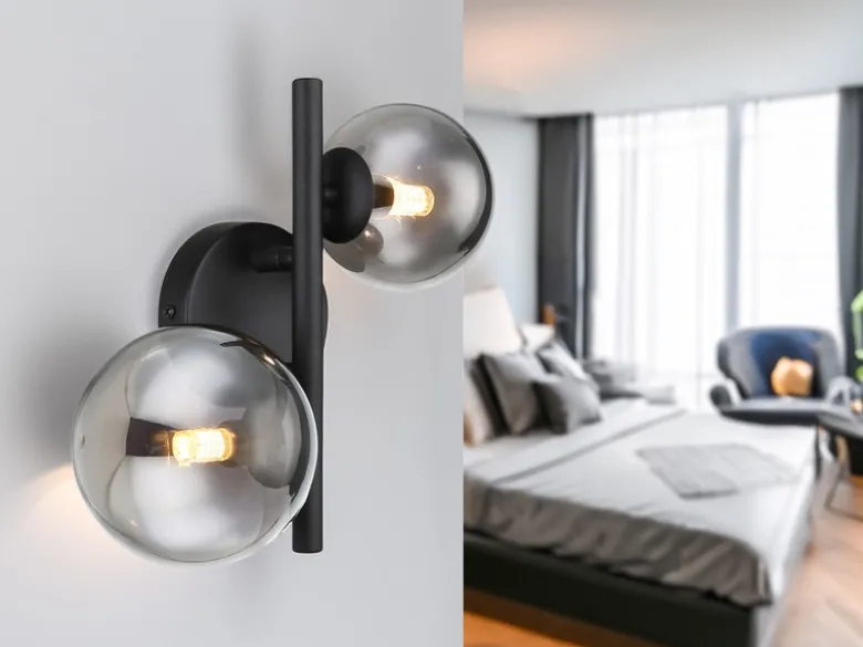 Wandleuchte RIHA Schwarz 2-flammig mit Glaskugeln Rauchglas, Höhe 24cm