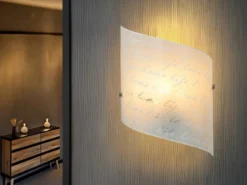 Wandleuchte SIGNA mit Glasschirm & Signatur Dekor, Höhe 30cm