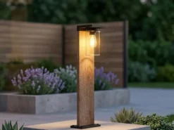 Wegeleuchte ARDILA aus Aluminium Holzoptik mit E27 Glasschirm, Höhe 65cm