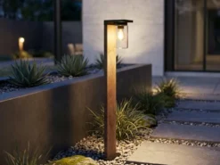 Wegeleuchte ARDILA aus Aluminium Holzoptik mit E27 Glasschirm, Höhe 100cm