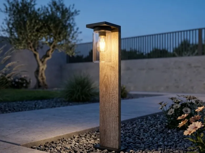 Wegeleuchte aus Aluminium Holzoptik mit E27 LED & Glasschirm, Höhe 65cm