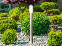 Wegeleuchte BOSTON aus Edelstahl in Silber mit zwei Steckdosen, Höhe 110cm