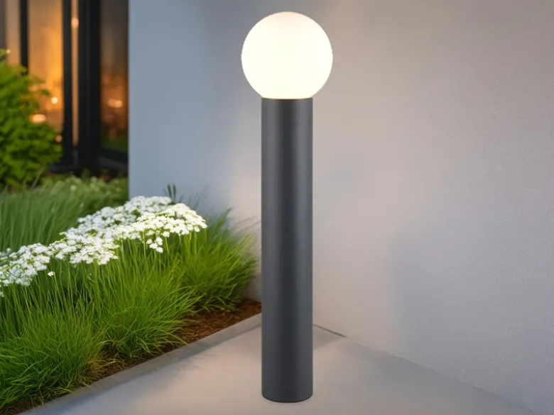 Wegeleuchte MURES aus Aluminium in Anthrazit mit Glaskugel, Höhe 80cm